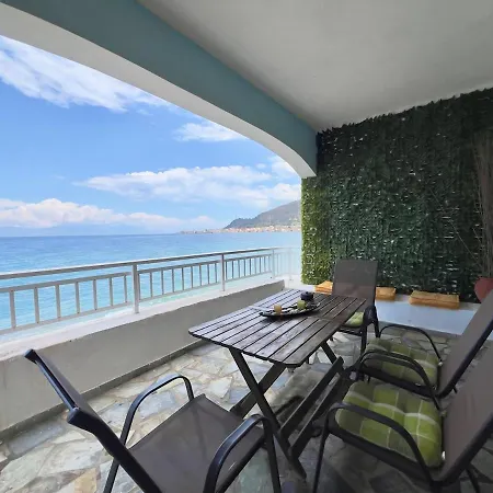 Beachfront Summer House * Dervéni