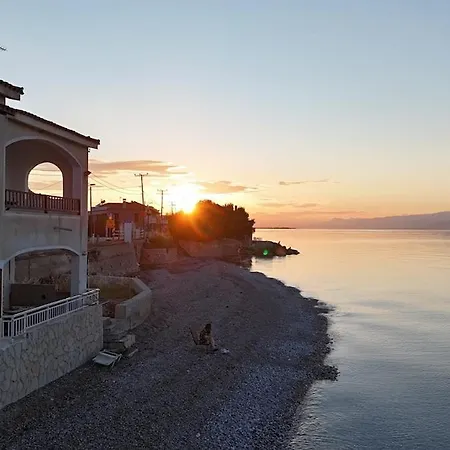 Vakantiehuis Beachfront Summer House Derveni