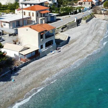 Beachfront Summer House Hébergement de vacances *