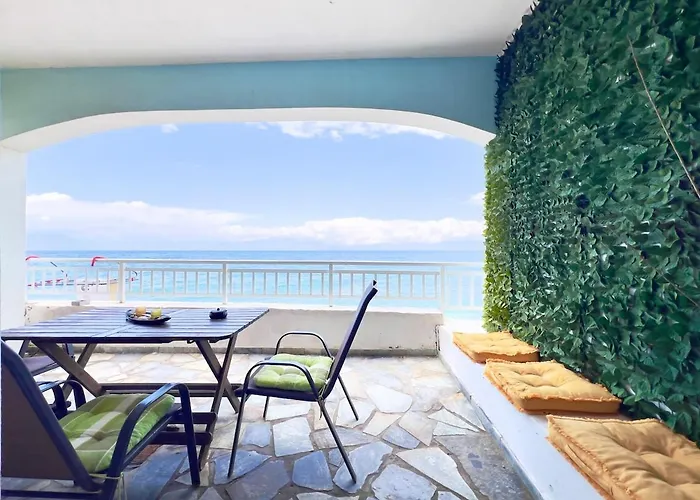 Beachfront Summer House Σπίτι διακοπών *