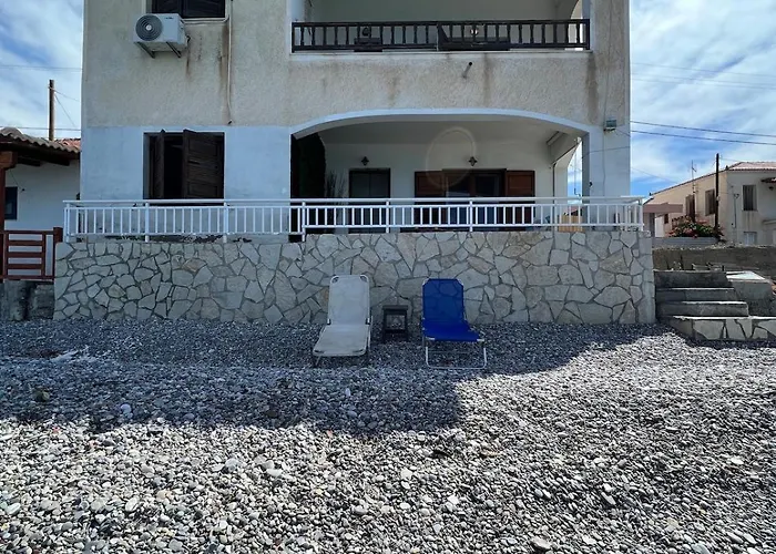 Beachfront Summer House * Derveni